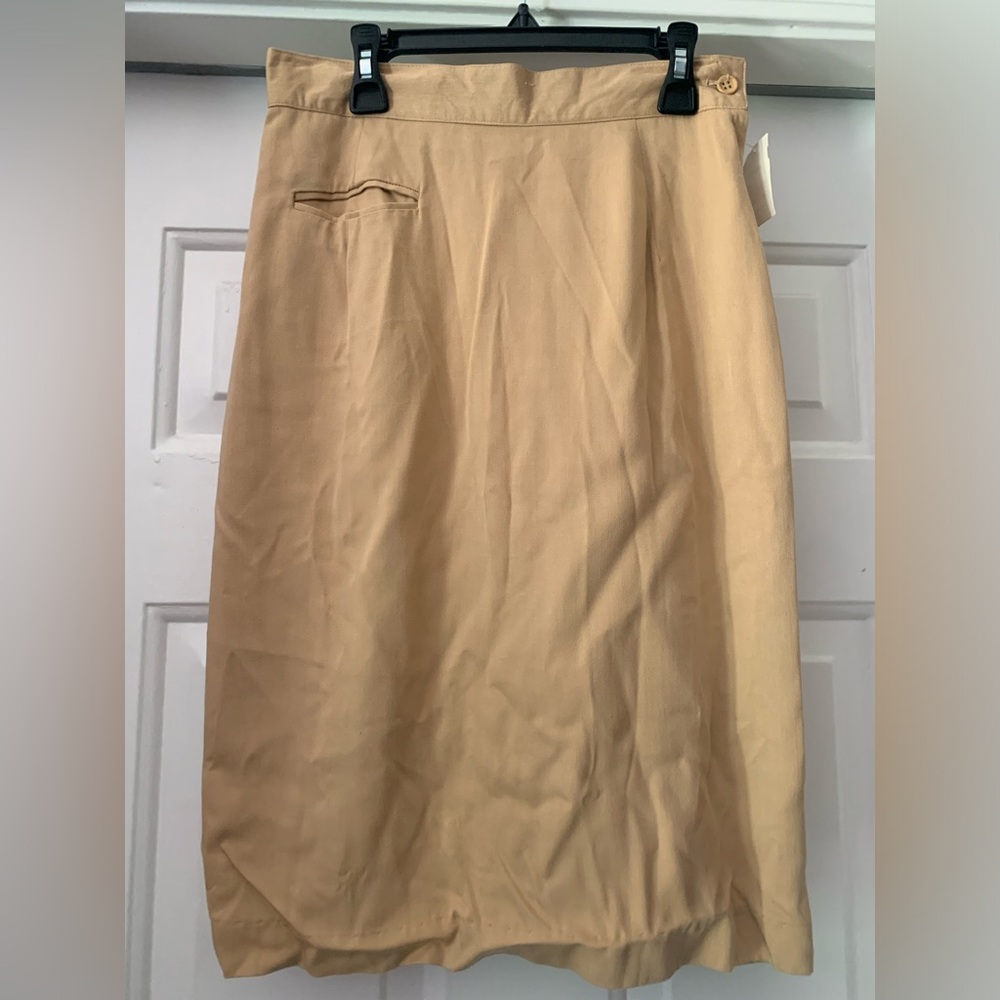 NWT-Stephanie Queller tan women’s skirt size 8